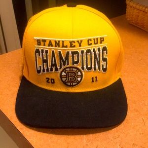 barely worn Boston Bruins snapback hat